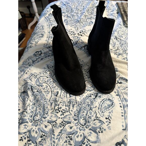 Eric Michale Boots 39 Black Suede NWOB - Picture 1 of 4